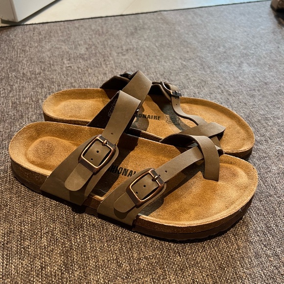 Cushionaire Women's Brown Sandals - Picture 1 of 4